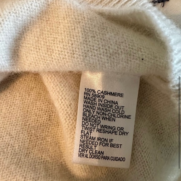 🤍Cashmere Sweater 🤍 - Picture 3 of 3